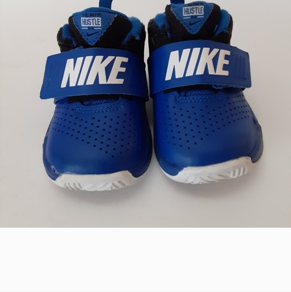 Nike Team Hustle D8 High Top Sneakers Blue Basketball Shoe Toddler 5C 881943-405 - Picture 2 of 4